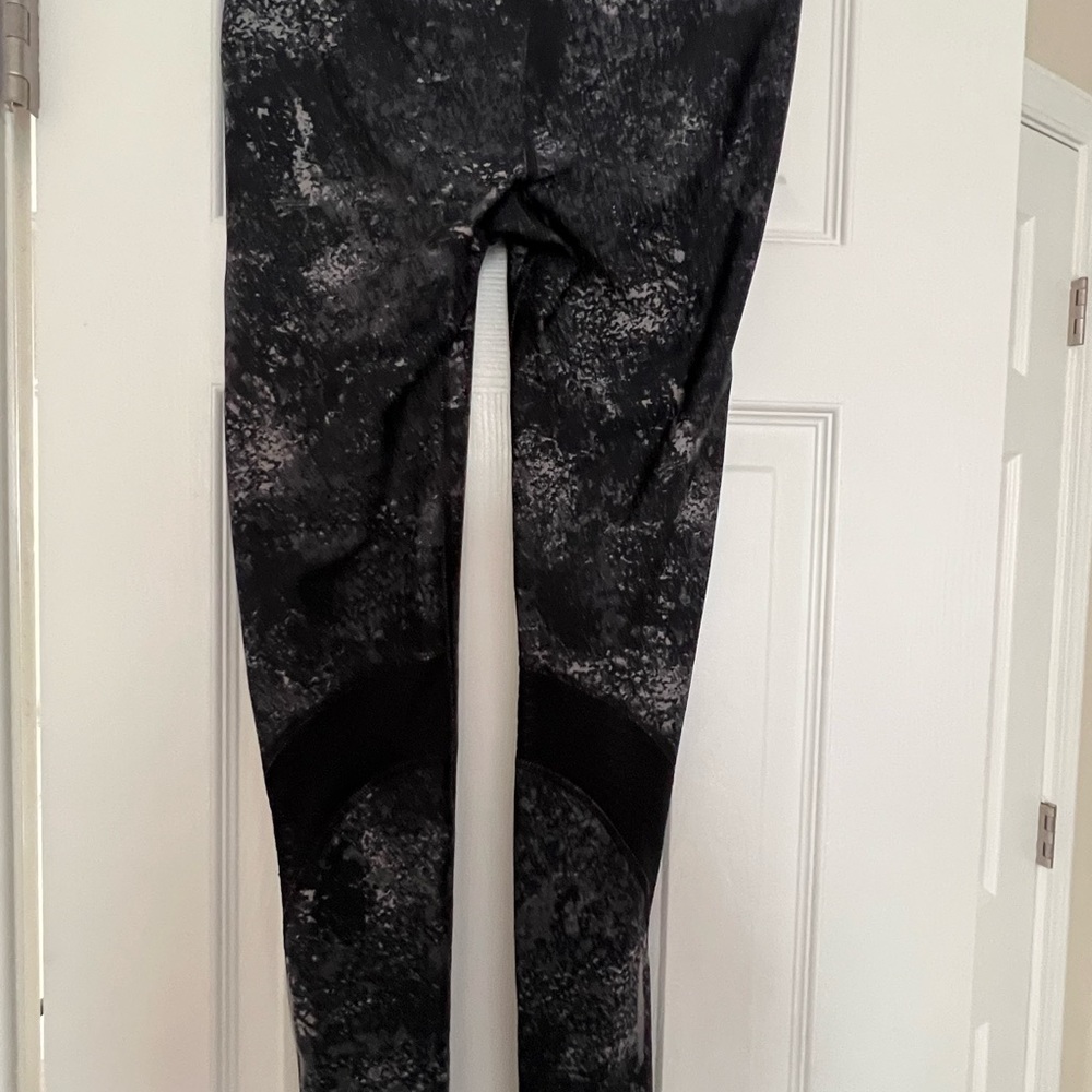 High rise UA leggings with inside pocket! 🔥🔥